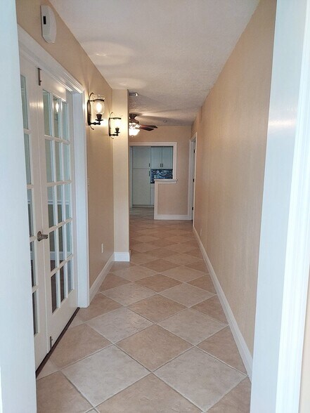 Building Photo - 344 Vesta Cir