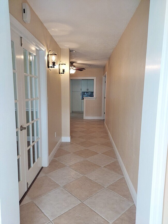 Building Photo - 344 Vesta Cir