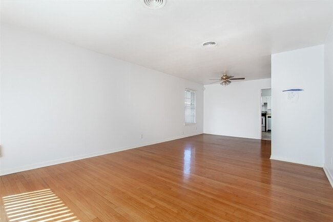 Building Photo - 2625 San Medina Ave