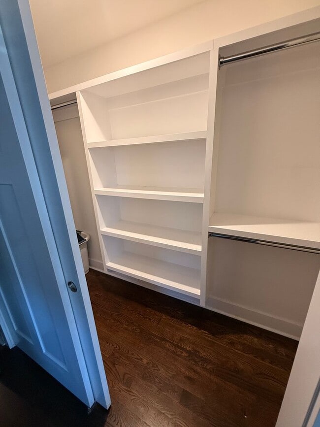 Building Photo - Beautiful rental in great location!