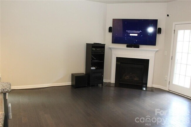 Building Photo - 6017 Sweetbay Ln