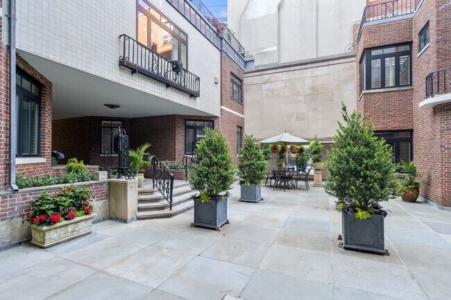 Building Photo - 275 Beacon St