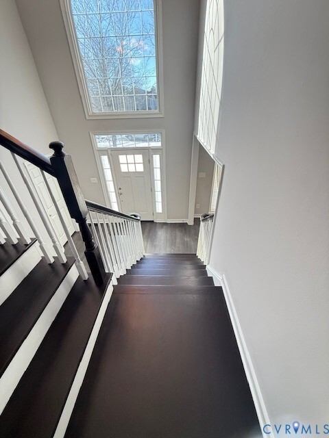 Building Photo - 9379 Roseland Ct