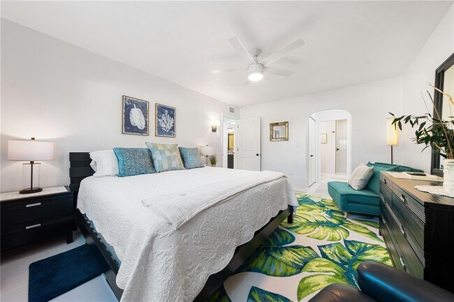 Building Photo - 137 Avenida Messina