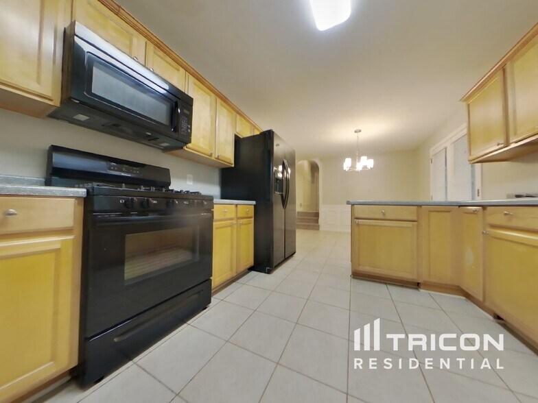 Building Photo - 1411 Wildwood Dr