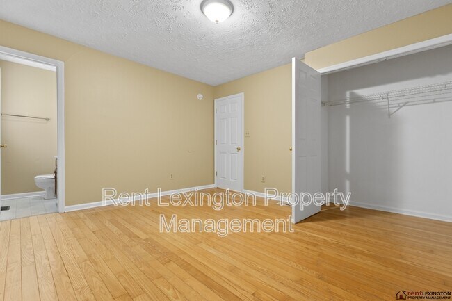 Building Photo - 531 Bell Pl Dr