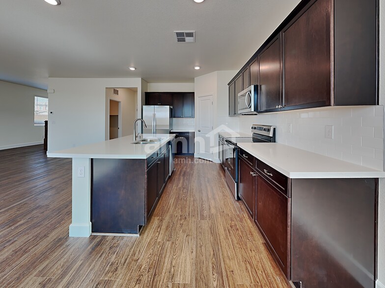 Building Photo - 6106 Theodore St