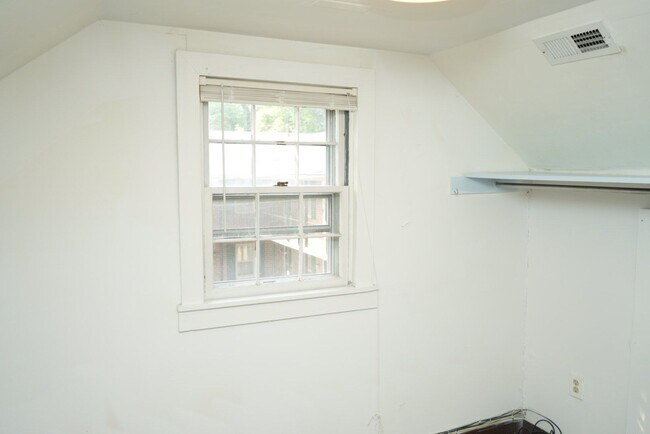 Building Photo - 119 Harmon St