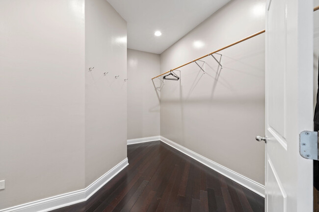 Building Photo - 2630 S Throop St