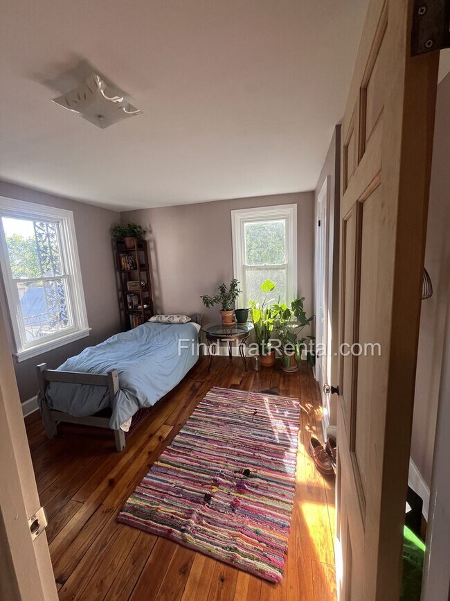 Building Photo - Downtown Carlisle Beautifully Renovated Pe...