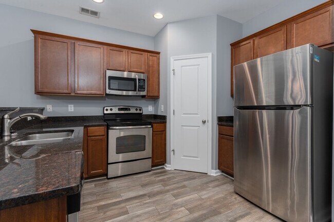Building Photo - 223 Chestnut Oak Ln