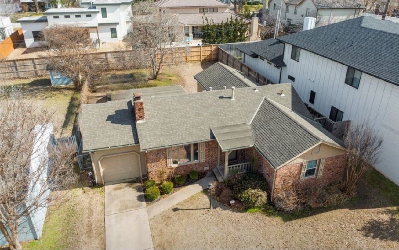 Building Photo - 3235 S Troost Ave