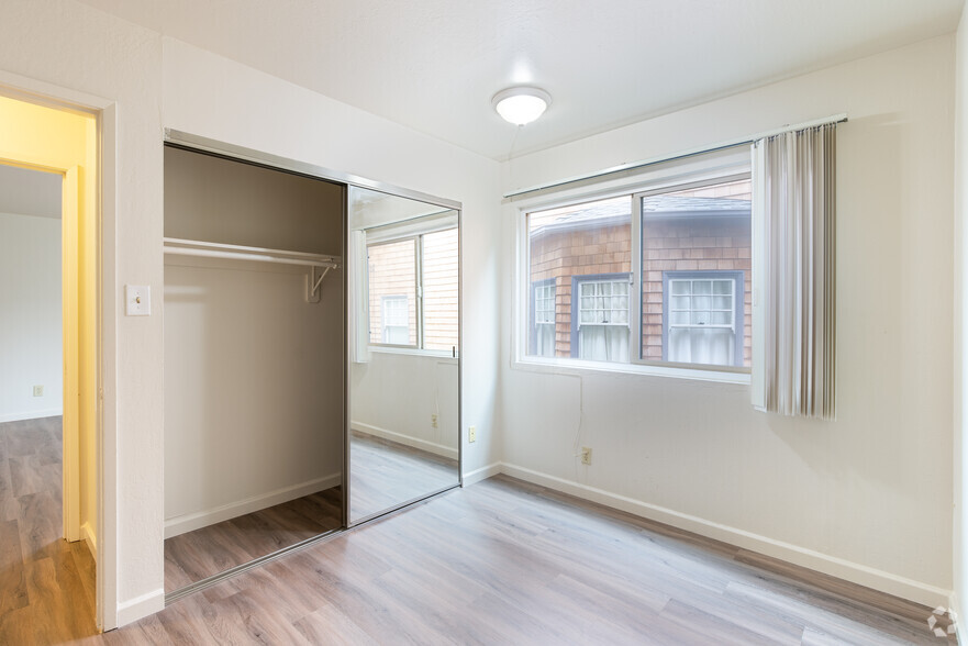 2BR, 1BA - 650SF - 2025 Francisco St.