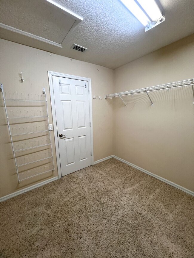 Building Photo - 14252 Confetti Dr