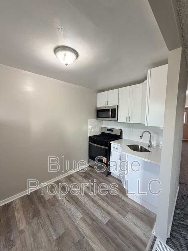 Building Photo - 1037 Laurel Rd