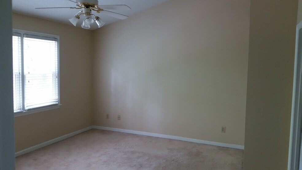 Building Photo - 4619 Country Woods Ln