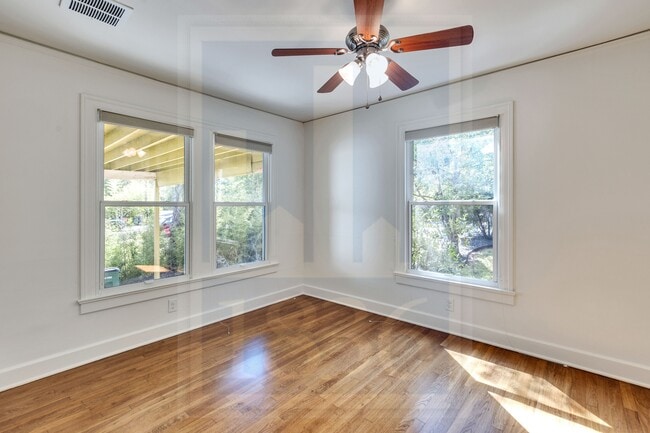 Building Photo - 1321 Bonham Terrace