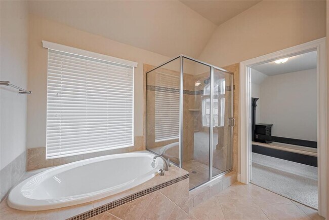 Building Photo - 2722 Park Oak Ct