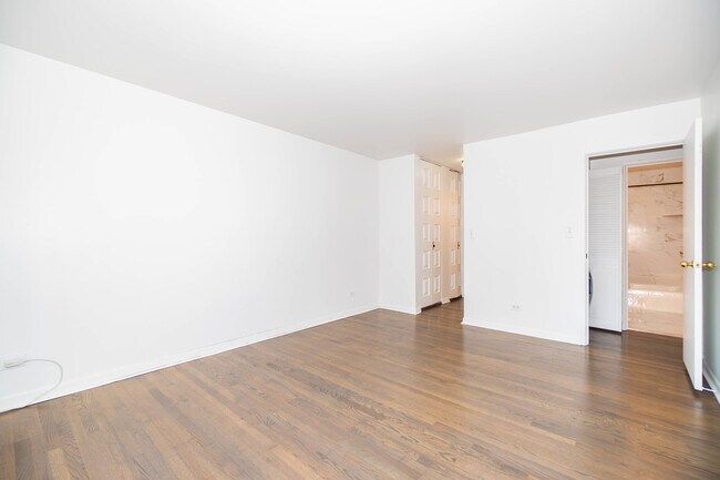 Building Photo - 2201 N Cleveland Ave