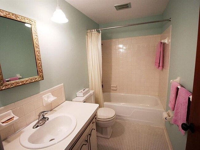 Building Photo - 80 Groton Dr