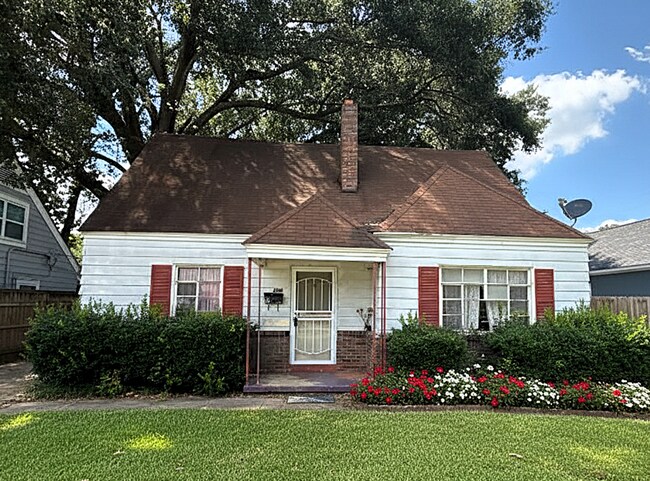 Primary Photo - 1295 Foxcroft St