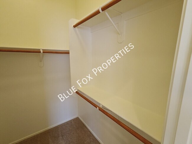 Building Photo - 324 N Oak Tree Canyon Loop