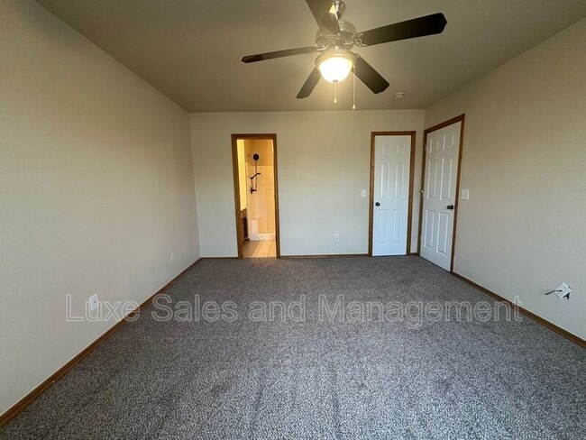 Building Photo - 1427 SW 23rd St