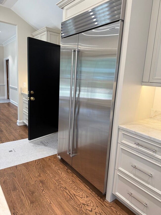 Building Photo - Fully Renovated 3 Bedroom on Biltmore Fore...