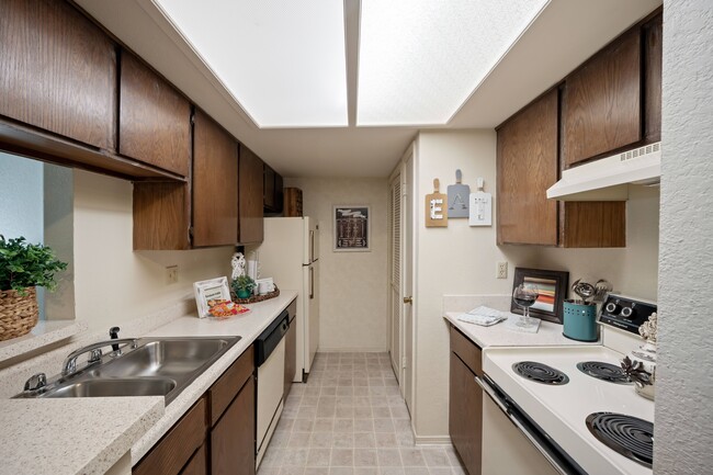 Building Photo - Pebblebrook Apartment Homes