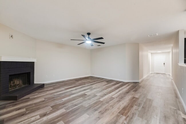 Building Photo - "Charming 3-Bedroom with 2 Bathrooms in Wy...