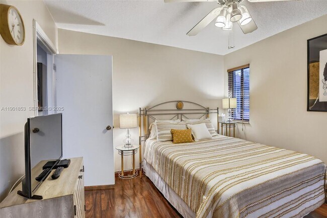 Building Photo - 1002 NW 105th Ave