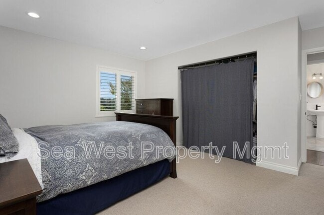 Building Photo - 3267 Bernardo Ln