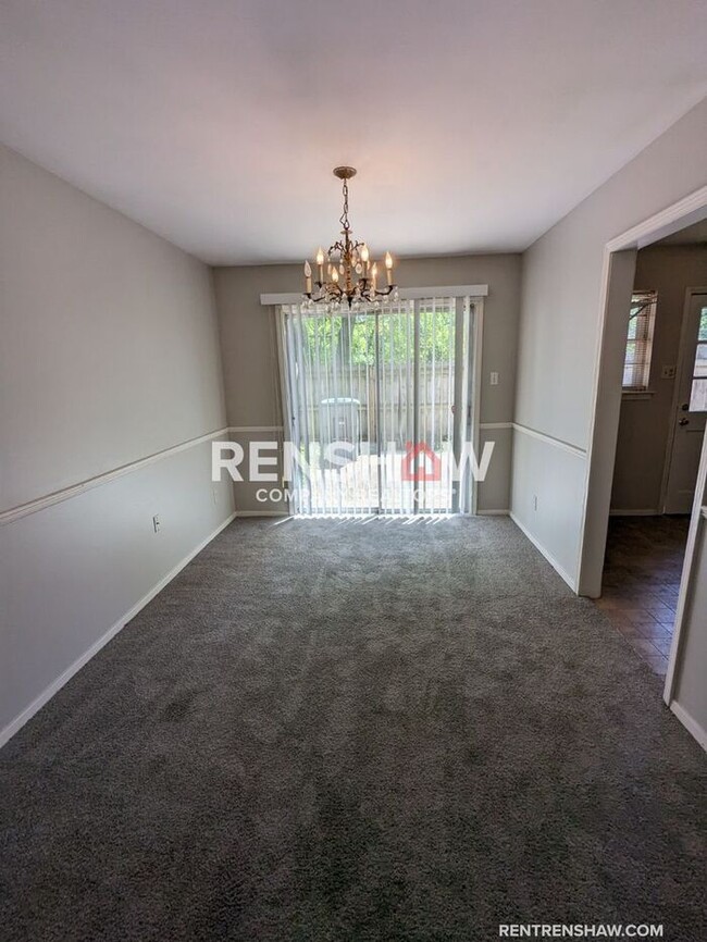 Building Photo - Charming Townhome - Madison Ave - Midtown ...