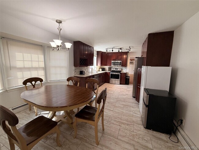 Building Photo - 8 Tobi Ln