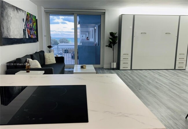 Building Photo - 345 Ocean Dr