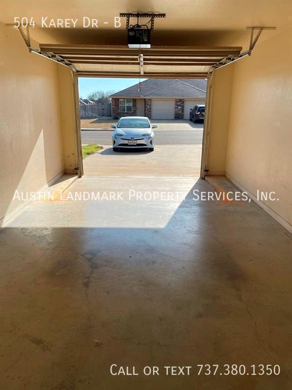 Building Photo - 504 Karey Dr