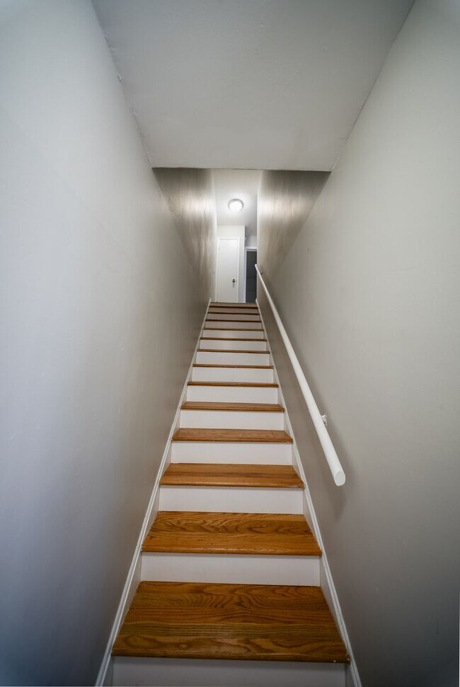 Building Photo - 209 Johnson St