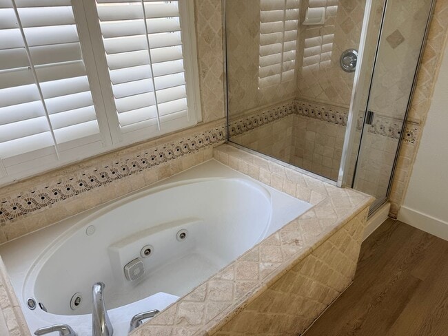 Building Photo - Amazing 5 bedroom home for rent in North Fontana