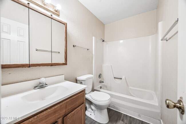 Building Photo - 3141 E Cypress St