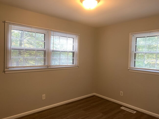 Building Photo - Renovated 3 Bedroom Ranch in Raleigh, Avai...
