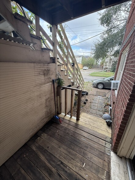 Private Patio - 1302 W Bell St