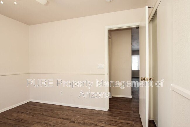 Building Photo - 3526 W Questa Dr