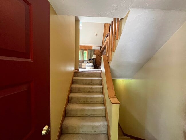 Building Photo - 35 Woodland Pines Rd