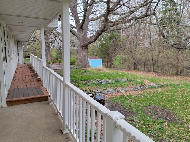 Building Photo - 1643 Stanbridge Ave