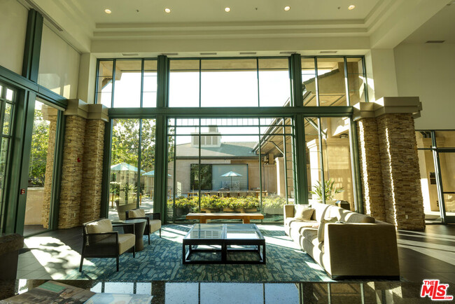 Building Photo - 6030 S Seabluff Dr
