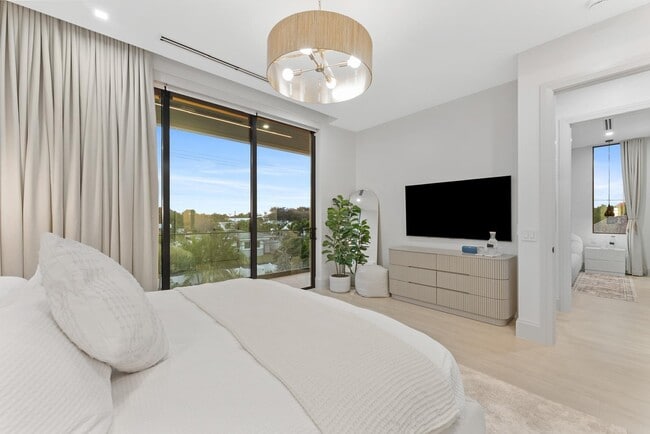 Building Photo - 220 S Swinton Ave