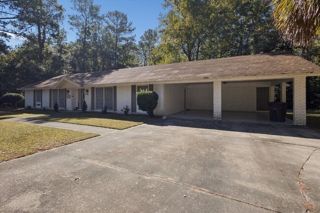 Building Photo - MOVE-IN READY! (Pet Friendly)