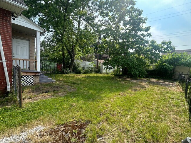 Building Photo - Charming 3-Bedroom Property in Prime Location