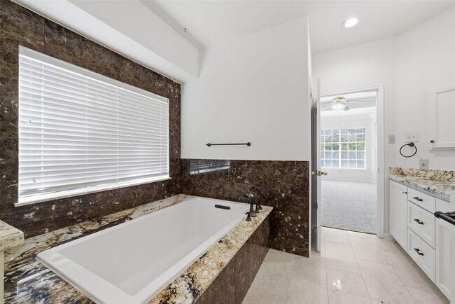 Building Photo - 4003 Bountiful Crest Ln