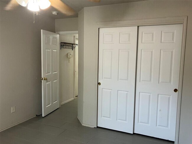 Building Photo - 1209 Wood Creek Dr